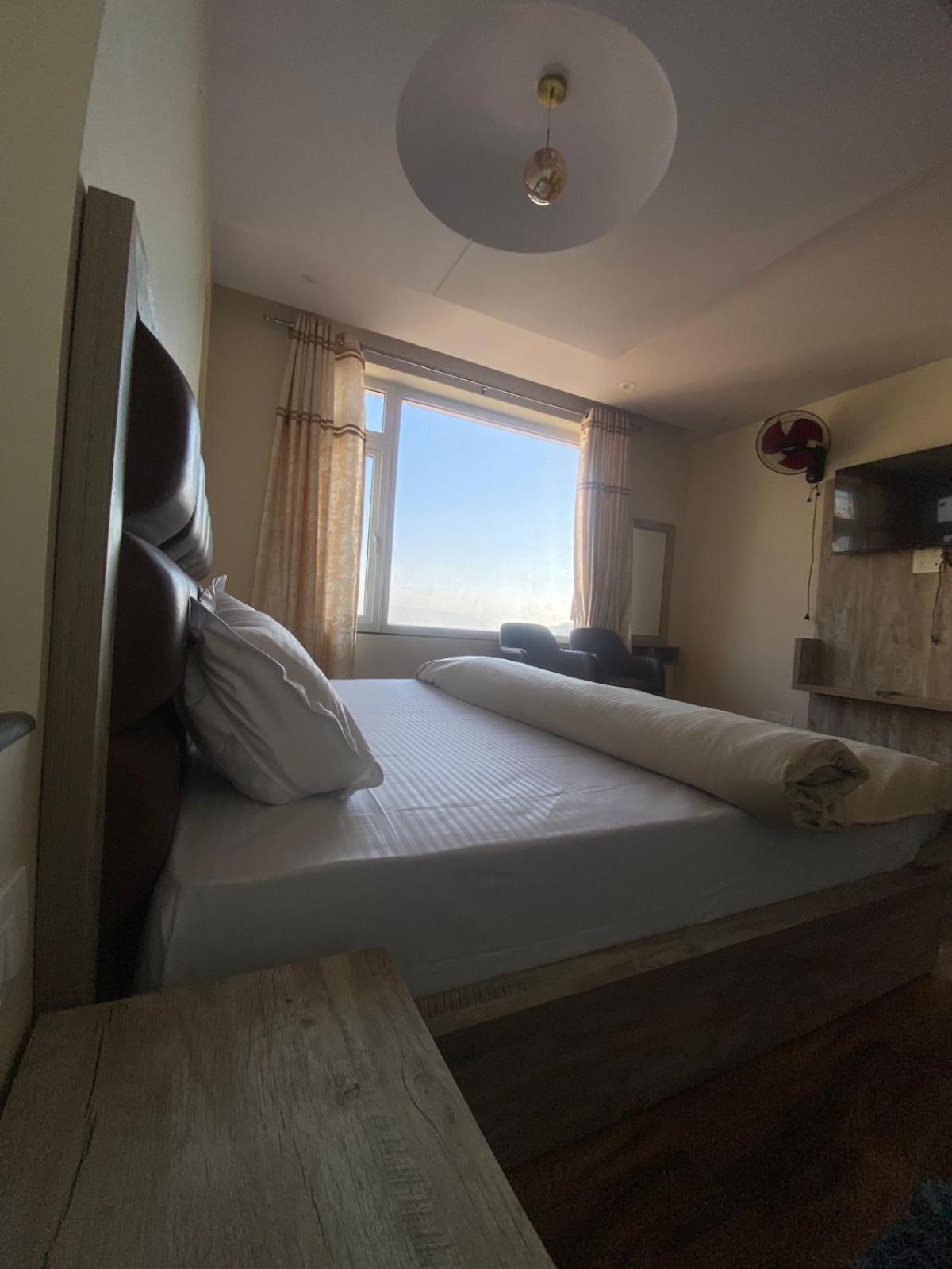 Hotel Harmony Heights Shimla Esterno foto